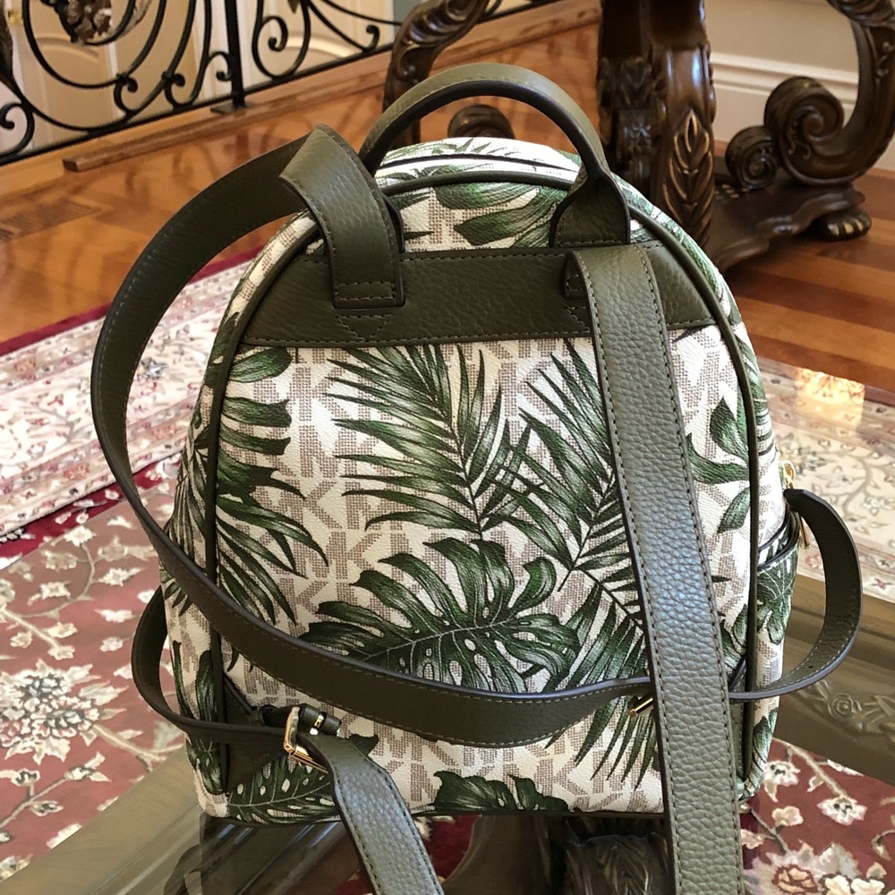 Authentic Michael Kors palm tree medium backpack - Picture 2 of 8